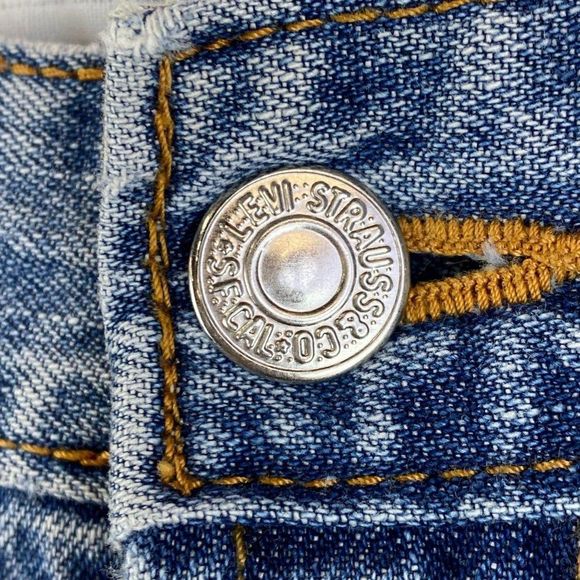 LEVI'S 569 Loose Fit Denim Shorts - Picture 9 of 11